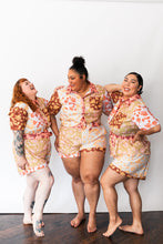 Load image into Gallery viewer, Curvy Bird Floral Shorts
