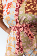 Load image into Gallery viewer, Curvy Bird Floral Shorts