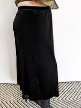 Load image into Gallery viewer, Vintage Black Velvet Skirt - Size 16/18
