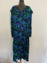 Load image into Gallery viewer, Vintage Floral Print Dress (Size 20/22)
